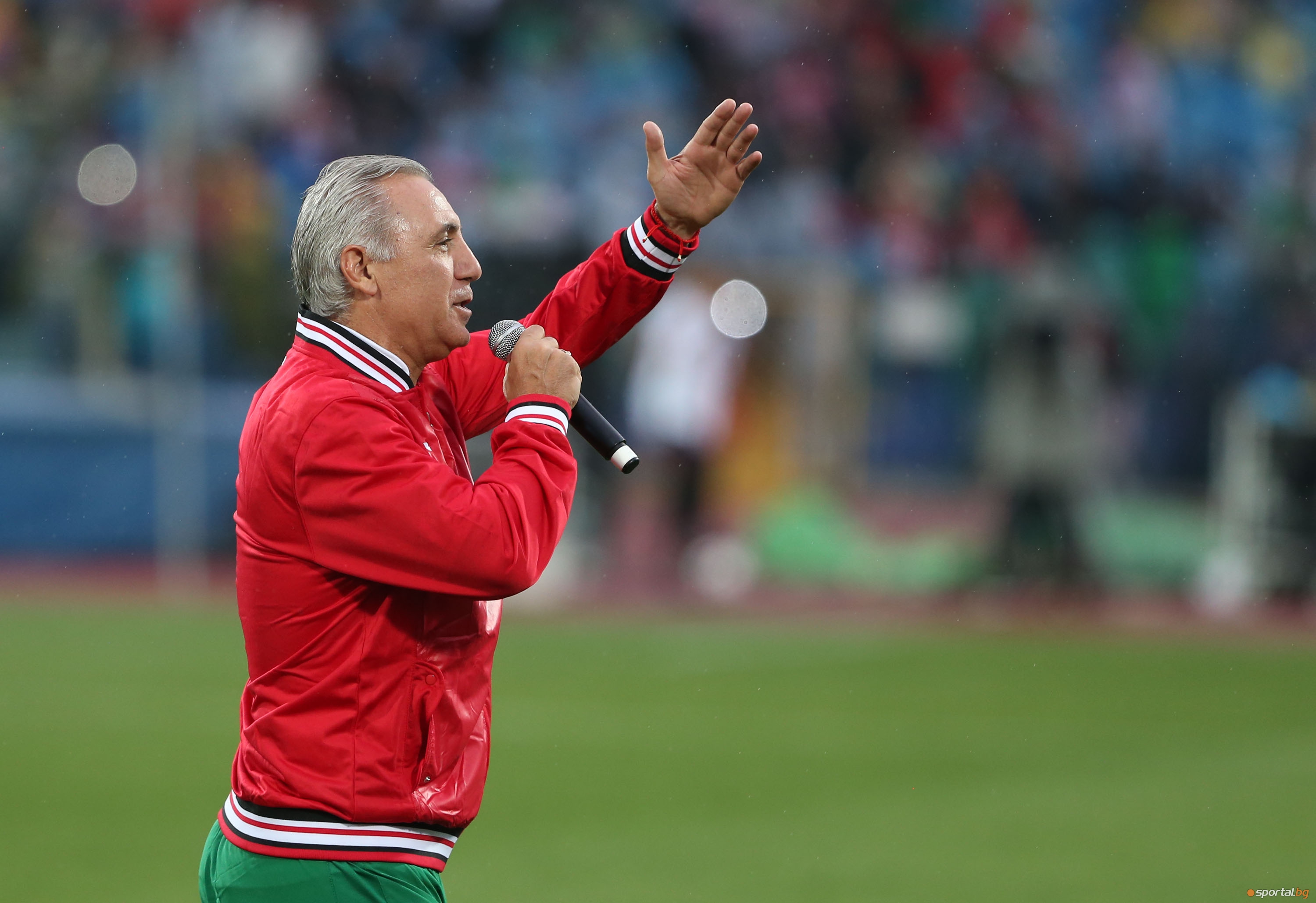 Spectacol la aniversarea lui Stoichkov. 40.000 de oameni au urmărit meciul demonstrativ. Hagi, Popescu ori Craioveanu au fost acolo | FOTO&VIDEO