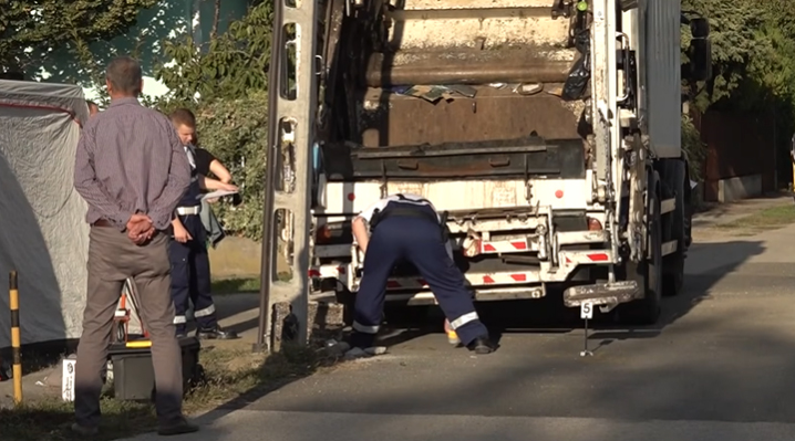 Tolatás közben halálra préselte fiatal kollégáját a szegedi kukás