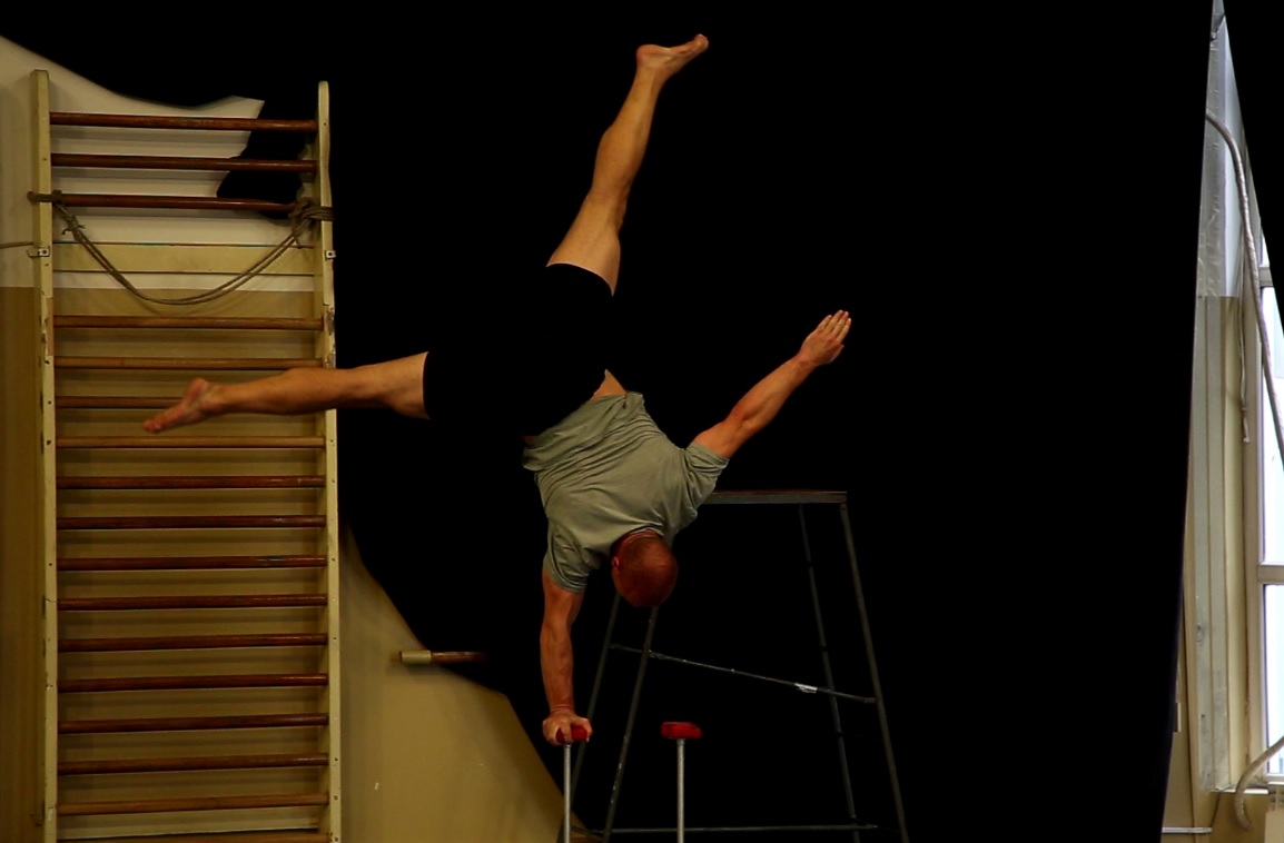Ce fac dresorii de la circul de stat fără animale sălbatice. Show ca la Cirque du Soleil la București