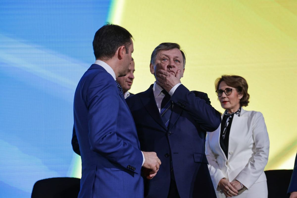 Crin Antonescu e oficial și candidatul PNL la alegerile prezidențiale din 2025