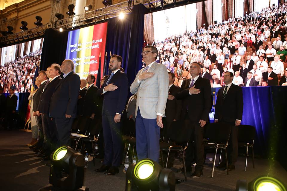 GALERIE FOTO/ Consiliul Național al PNL se reunește la Parlament. Președintele Klaus Iohannis a ținut un discurs în fața liberalilor
