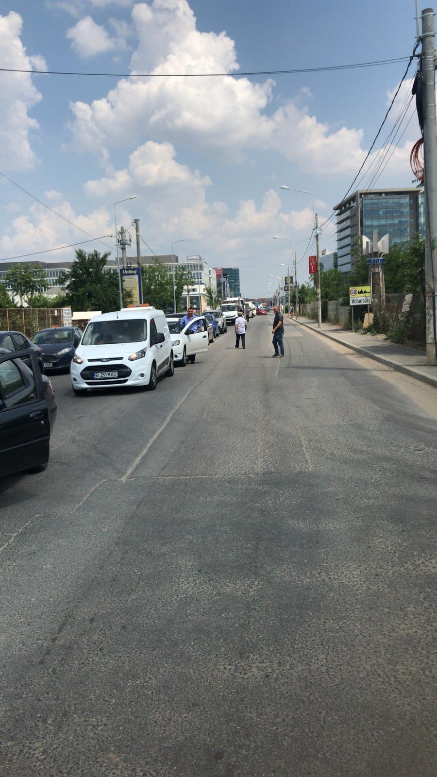 #salvatipipera/ Bariera CFR de la Petricani s-a defectat din nou, marți. Blocaj timp de aproape o oră în Nordul Capitalei (FOTO&VIDEO)