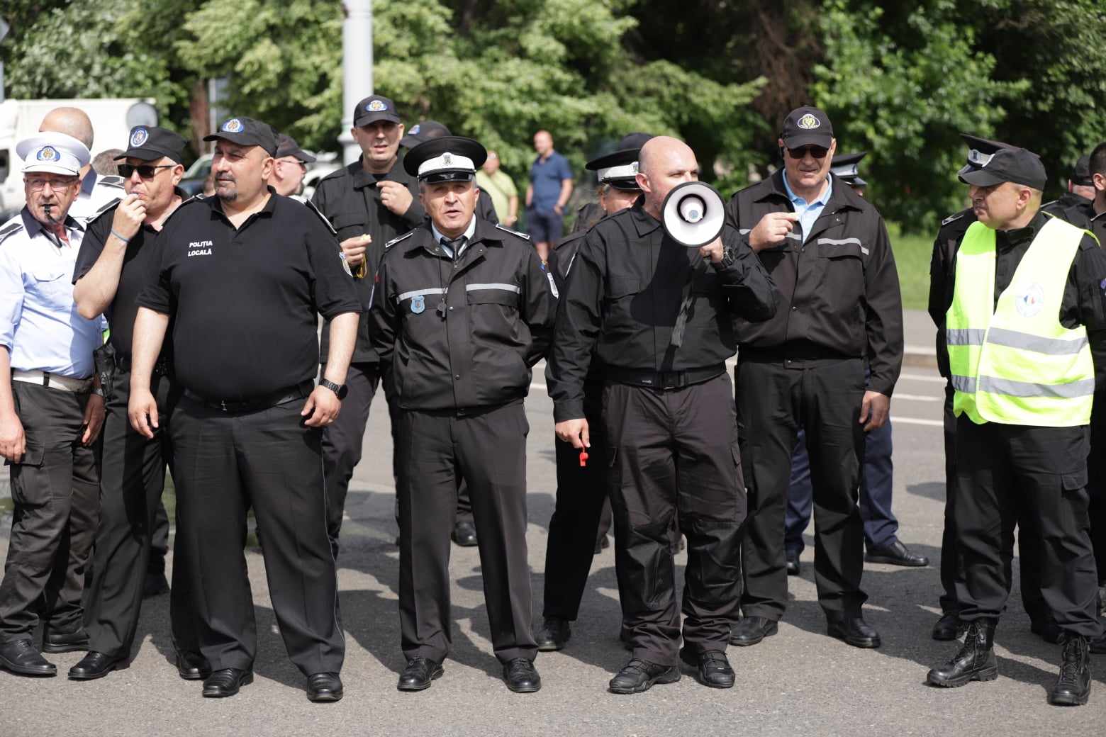 Protest al poliţiştilor locali la Guvern. Vor spor de 75% pentru weekend și sărbători lucrate: „Noi murim la datorie, voi ne blamați!”