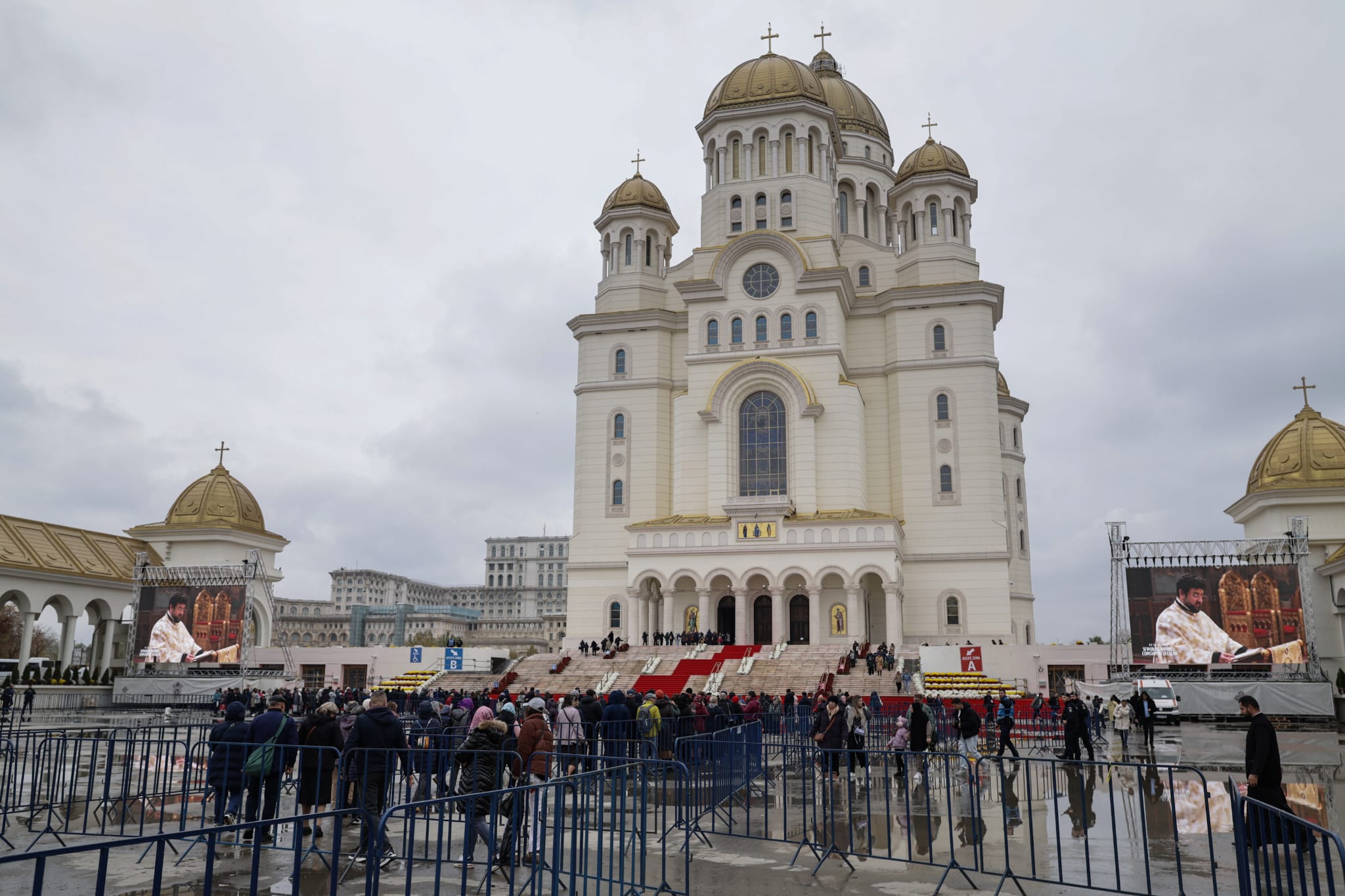 Numărul impresionant de oameni care au vizitat Catedrala Mântuirii Neamului în 10 zile de la inaugurare și programul de vizitare în noiembrie și decembrie
