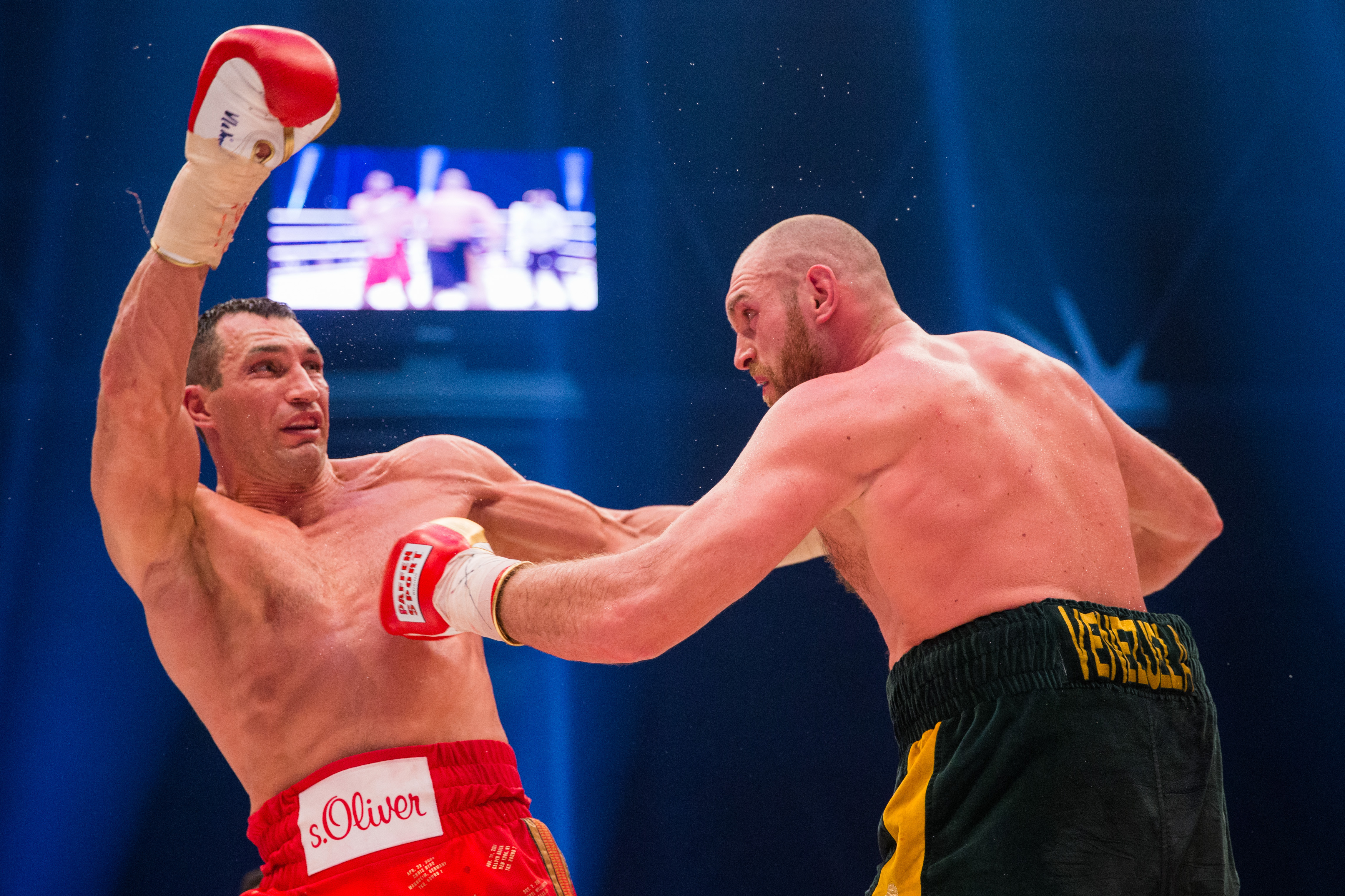 E nebun, Doamne! Tyson Fury s-a pus pe cântat! / FOTO&VIDEO