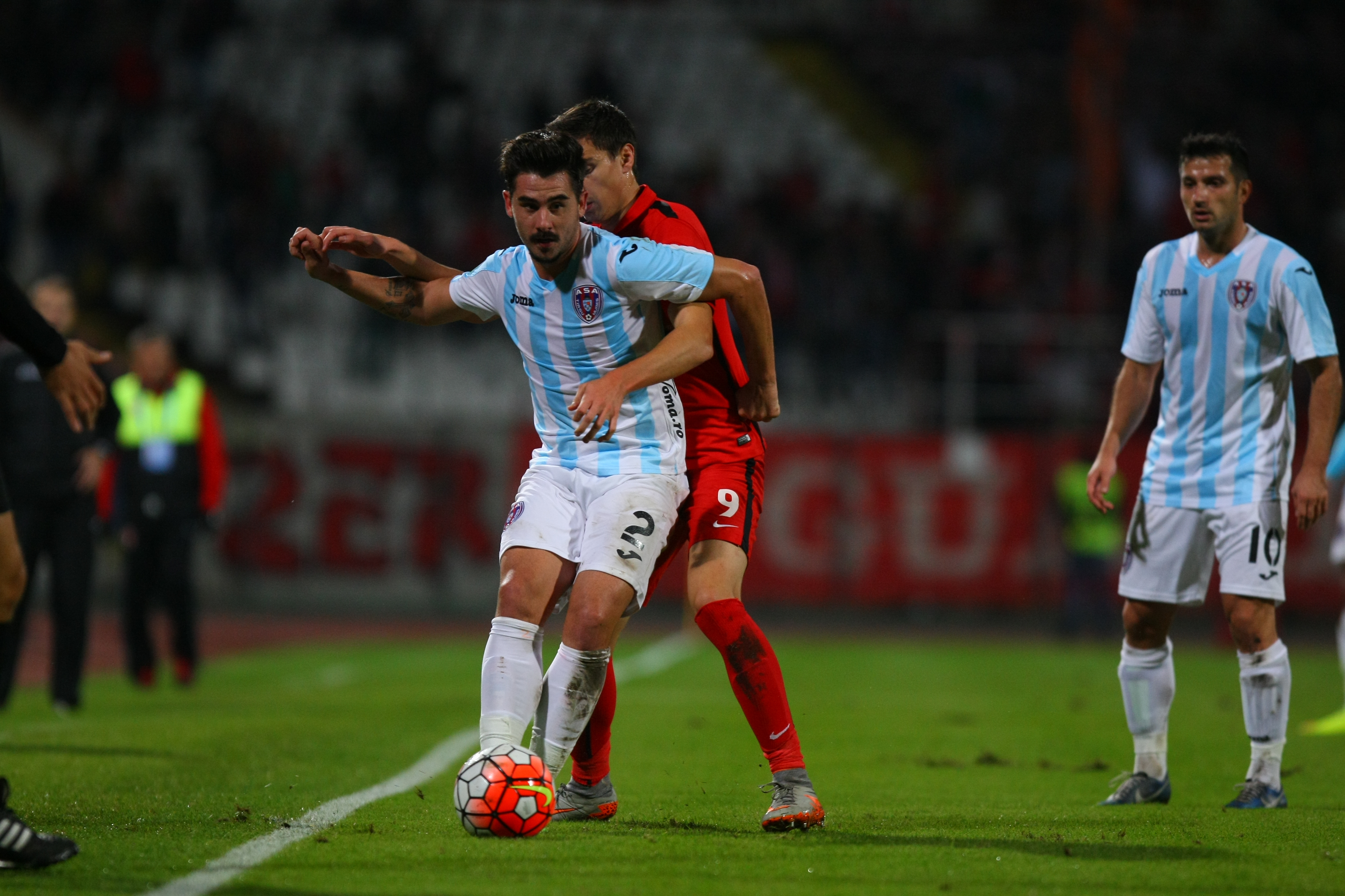 LIGA I LA FOTBAL, etapa a 14-a / Scandal după meciul Dinamo - ASA Tîrgu Mureș 2-1. ^Ardelenii protestează oficial printr-un comunicat în care reclamă un ”fault evident și lipsă de fair-play”! GALERIE FOTO