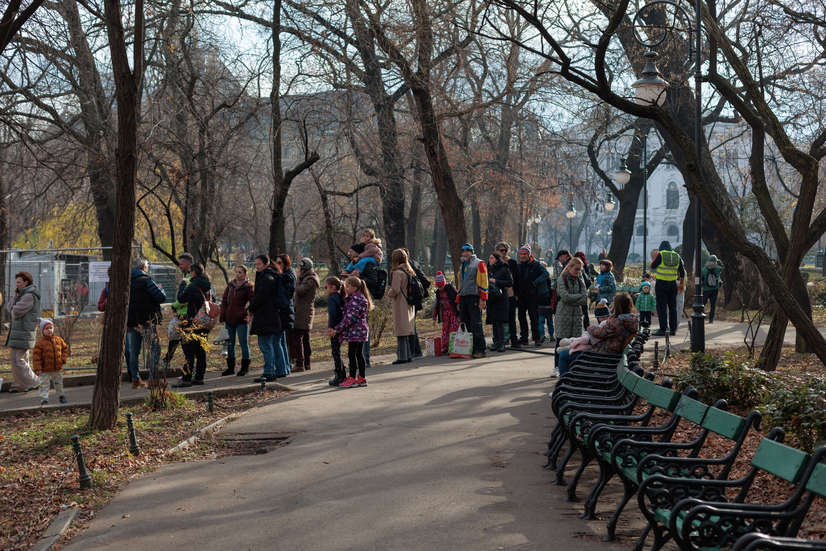 Unde patinăm în București? Patinoarul din Parcul Cișmigiu este cel mai mare, dar și cel mai scump. Care sunt alternativele | FOTO
