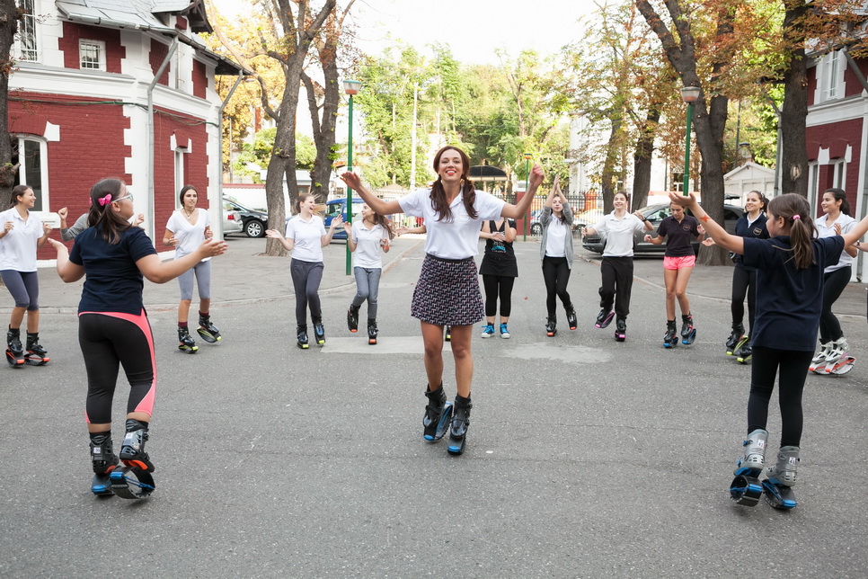 Diana Ştirbu a lanat programul Kangoo Jumps pentru copii alături de Ioana Ginghină şi Roxana Ciuhulescu