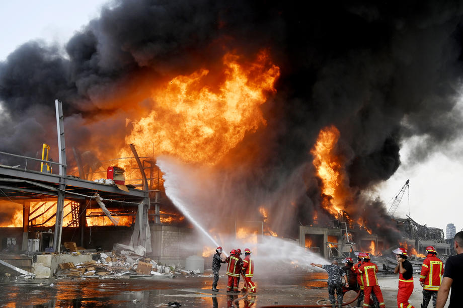 Incendiu de proporții în portul din Beirut, la o lună de la explozia care s-a soldat cu 190 de morți