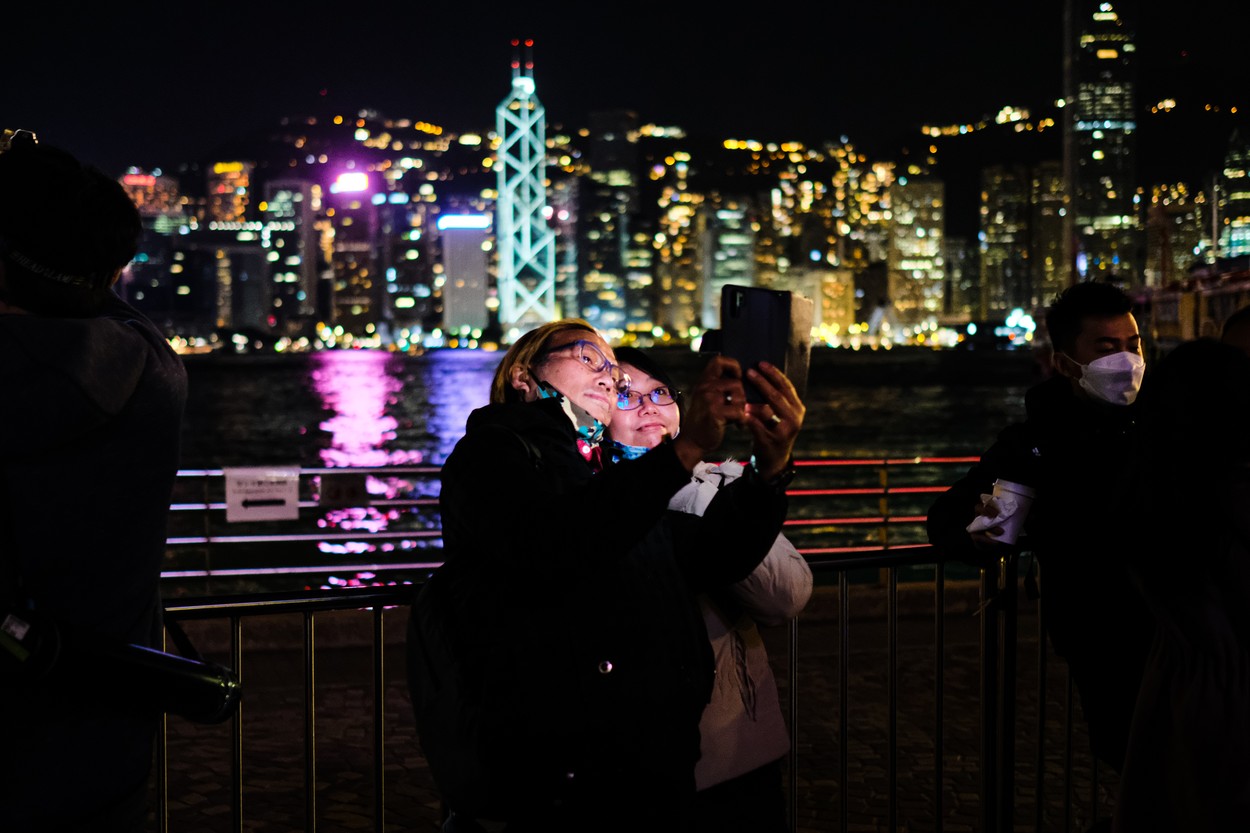 Locuitorii din Wuhan au celebrat Revelionul 2021 în stradă, în Hong Kong a fost anulat tradiționalul foc de artificii