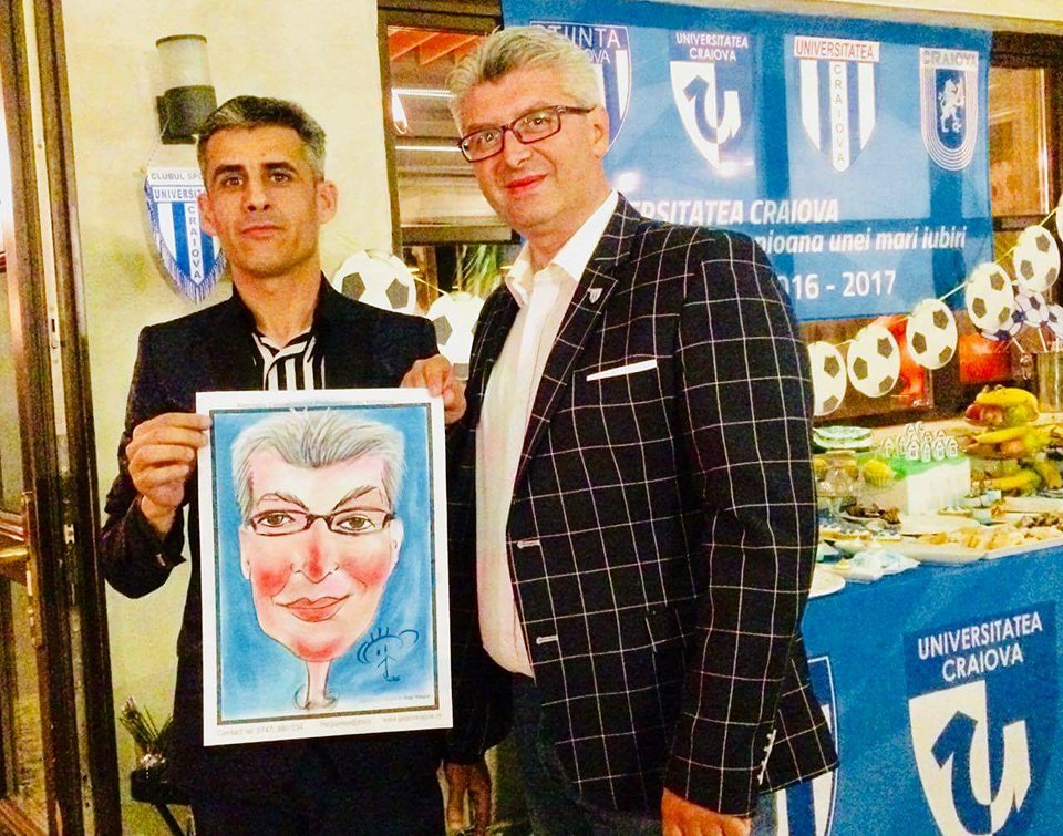 VIDEO/”Caricaturistul vedetelor” desenează contra-cost la petreceri. Face 50 de euro în trei minute!