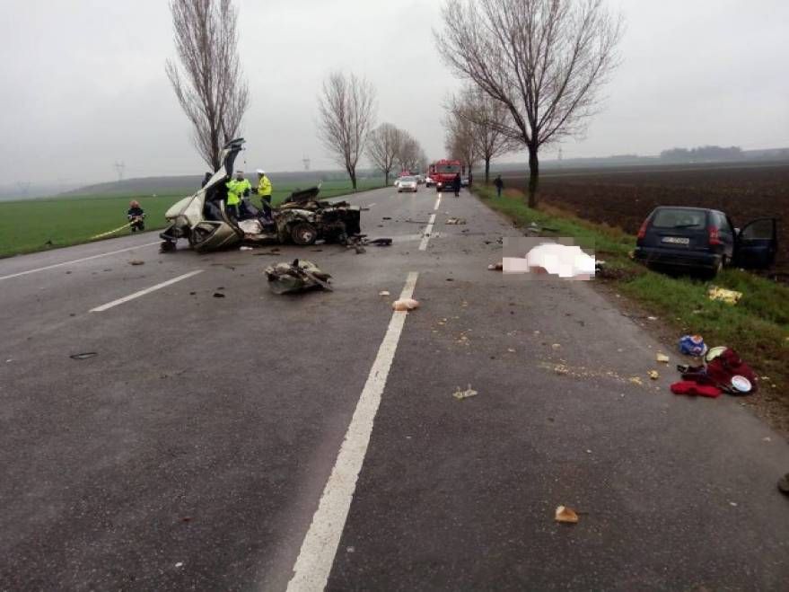 ACCIDENT GRAV în BACĂU! Două persoane au murit, alte trei RĂNITE! GALERIE FOTO