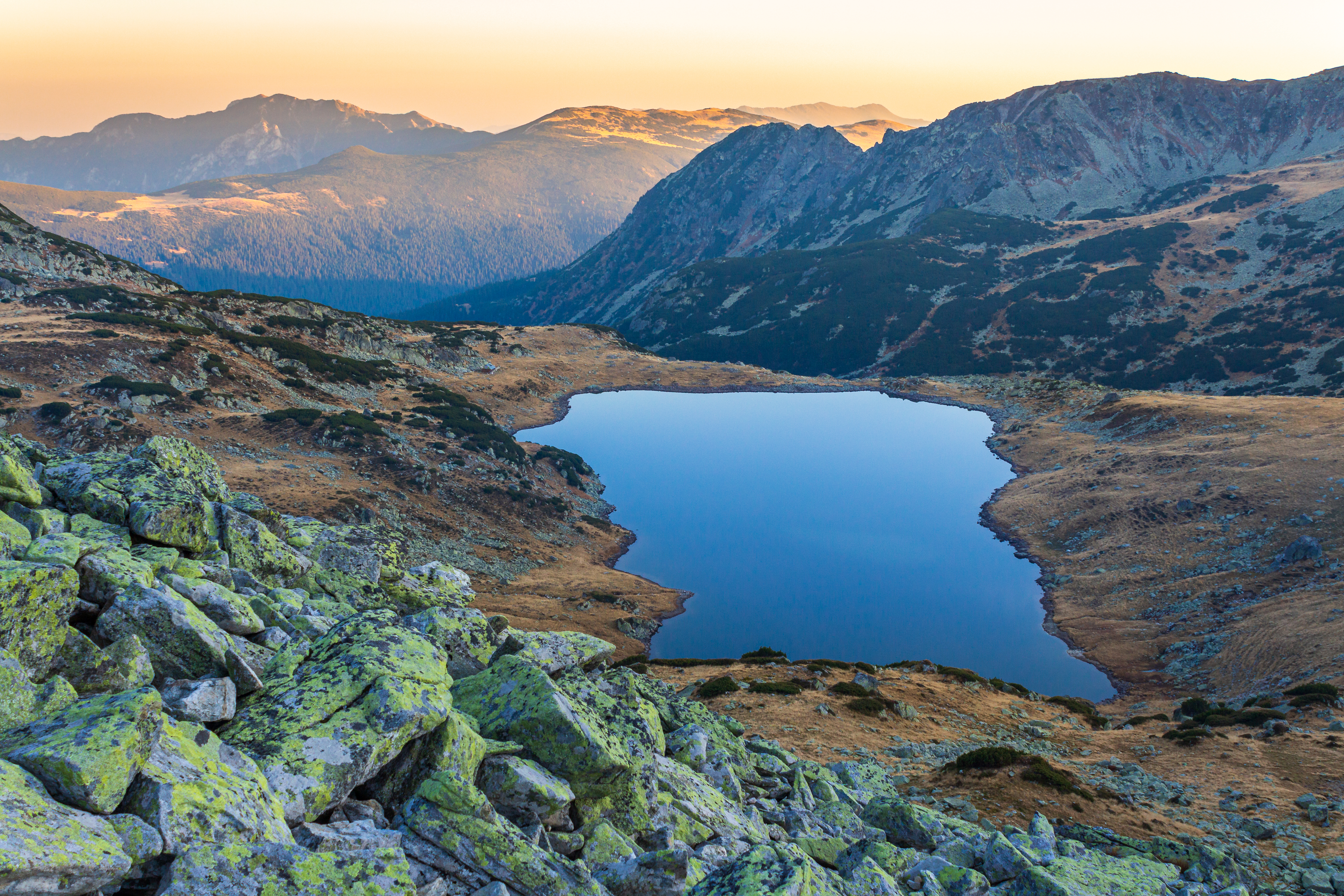 Ce parcuri naționale și parcuri naturale sunt în România. Care este diferența dintre un parc național și unul natural