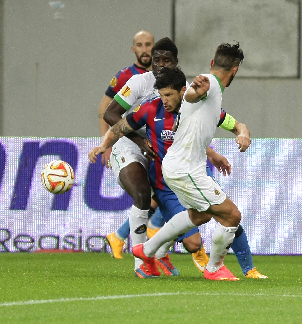VIDEO&FOTO / LIGA EUROPA: Steaua - Rio Ave 2-1. A decis Raul Rusescu