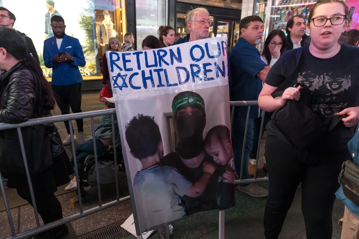 Sute de oameni au ieșit în stradă la New York pentru a cere eliberarea ostaticilor ținuți de Hamas