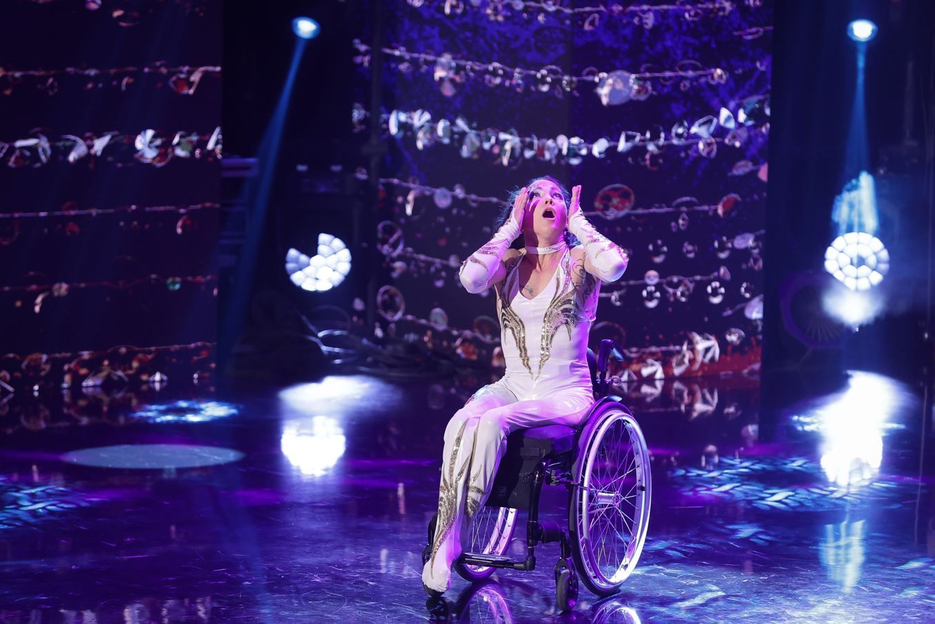 Povestea impresionantă a lui Silke Pan, acrobata în scaun cu rotile, de la „Românii au talent” 2023: „Sunt paralizată de la talie în jos”