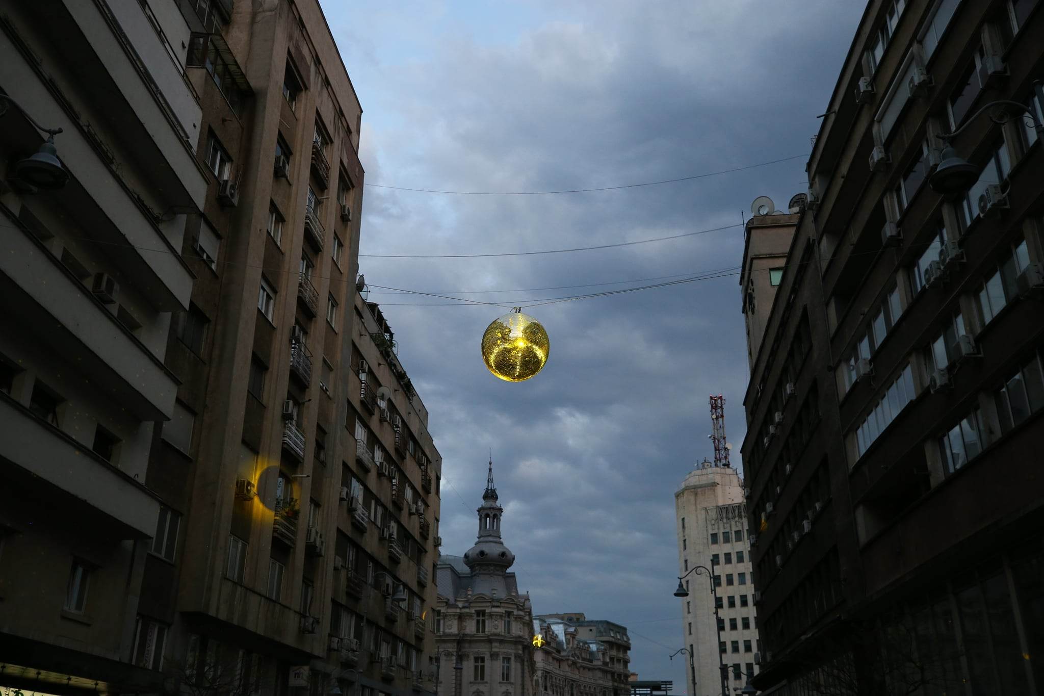 Spotlight 2023. Imagini spectaculoase surprinse pe Calea Victoriei de la festivalul luminilor