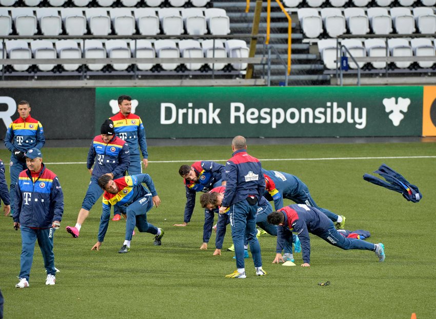 PRELIMINARIILE EURO 2016 / FEROE - ROMÂNIA 0-3. ^Budescu îl salvează pe Iordănescu! Mergem fără glorie la turneul final, de pe locul 2, după ce, în 2015, am bătut doar Feroe! / LIVE BLOG&GALERIE FOTO&VIDEO