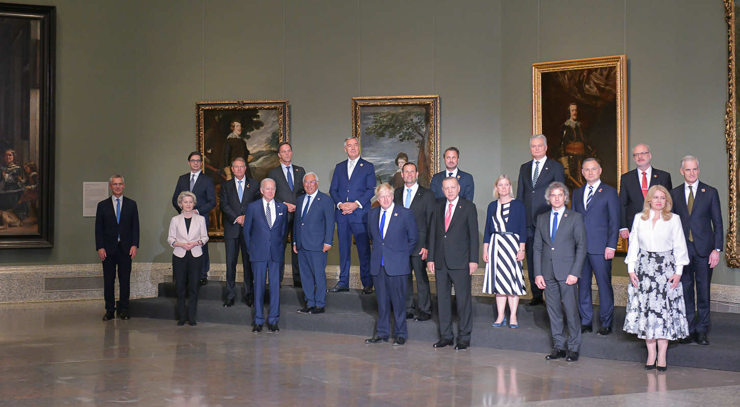 Imagini cu președintele Klaus Iohannis de la Muzeul Prado din Madrid, înainte de cina liderilor NATO. Piesa de rezistență a meniului