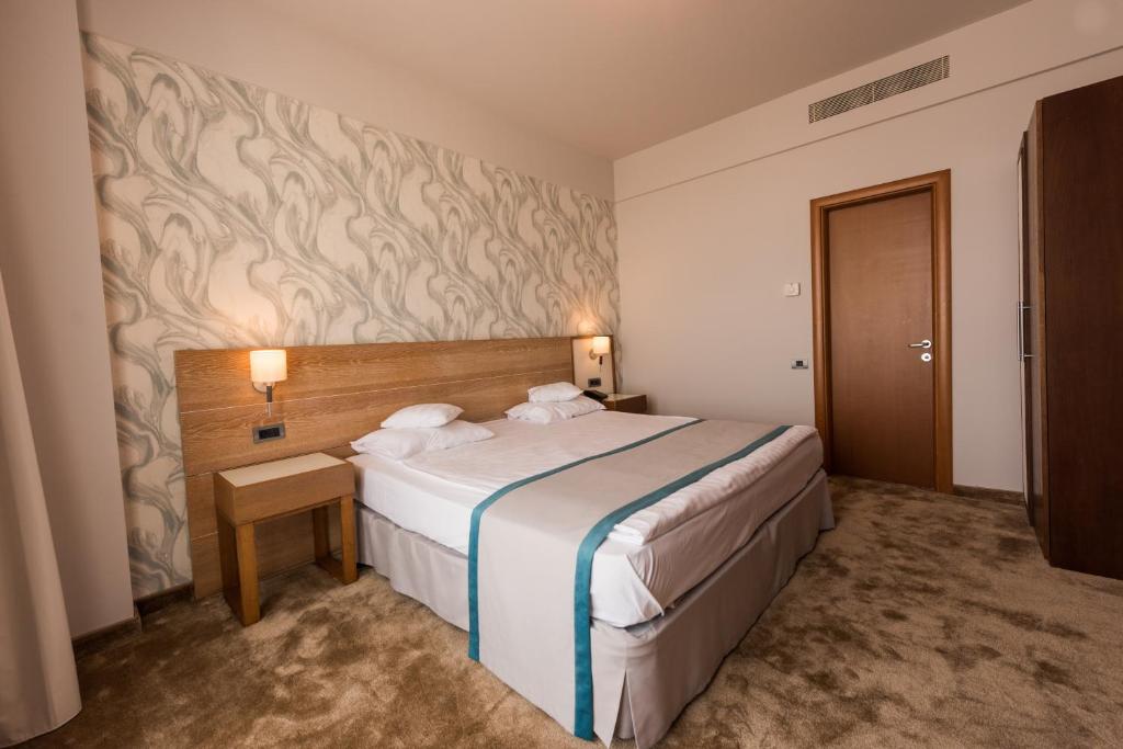 Cât costă o noapte de cazare în hotelul lui Gică Hagi din Mamaia în plin sezon estival 2025. Locația, renovată recent cu 2 milioane de euro