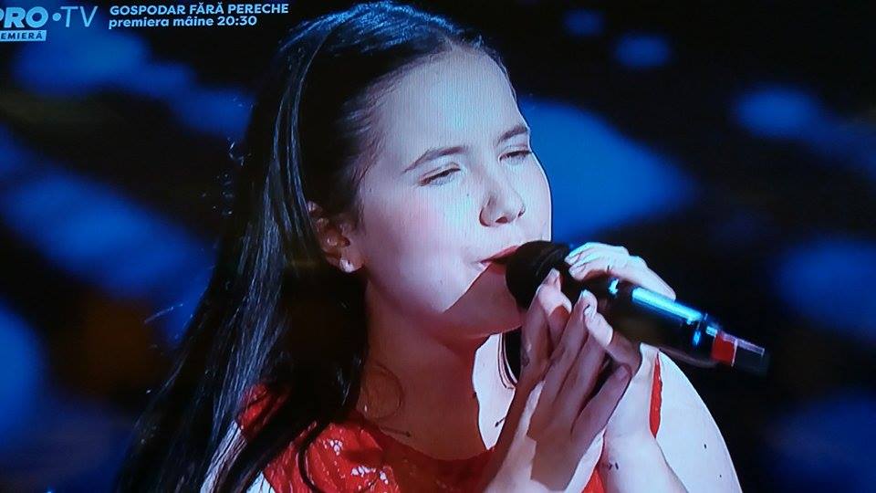 Loredana, în lacrimi la Vocea României. Adriana Ciobanu a învins leucemia, iar acum merge în cârje, dar a demonstrat că doar vocea contează. “Incredibil!!!"