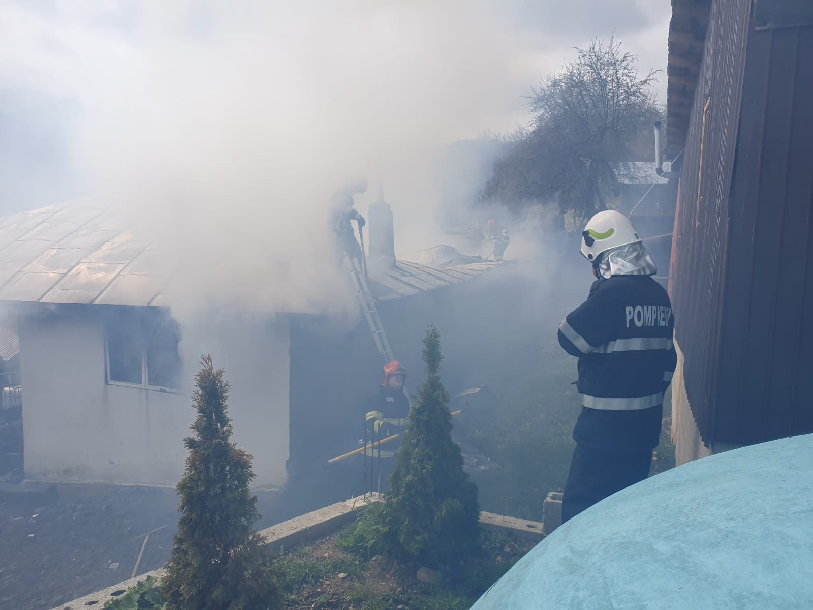 Incendiu la Mănăstirea Tarnița din județul Vrancea. Pompierii au intervenit cu două echipaje