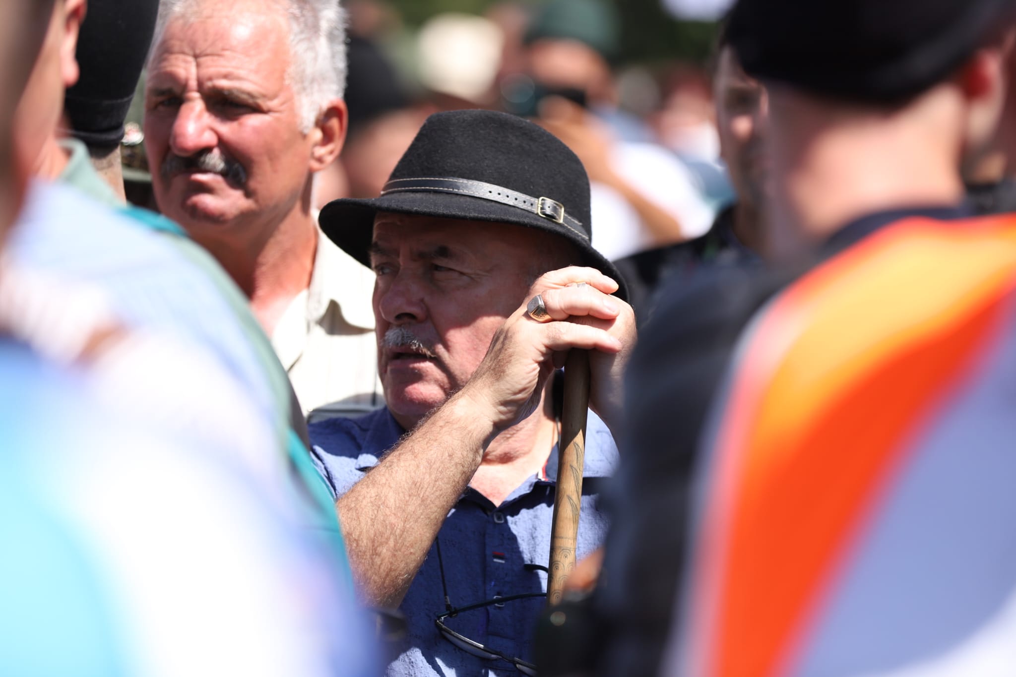Violențe la protestul fermierilor, în fața sediului ANSVSA. Ce s-a stabilit la discuțiile cu Guvernul. Tanczos Barna anunță că se vor lua măsuri în privința conducerii ANSVSA