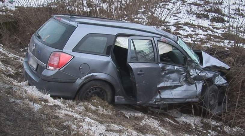Cinci români au fost răniți în Ungaria, după ce maşina lor a fost lovită de un TIR (FOTO)