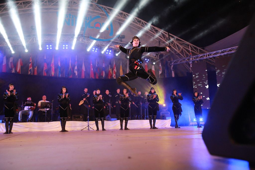 REPORTAJ: Primul festival folcloric din România sub patronajul UNESCO dedicat morților Revoluției din 1989: Festivalul Inimilor de la Timișoara