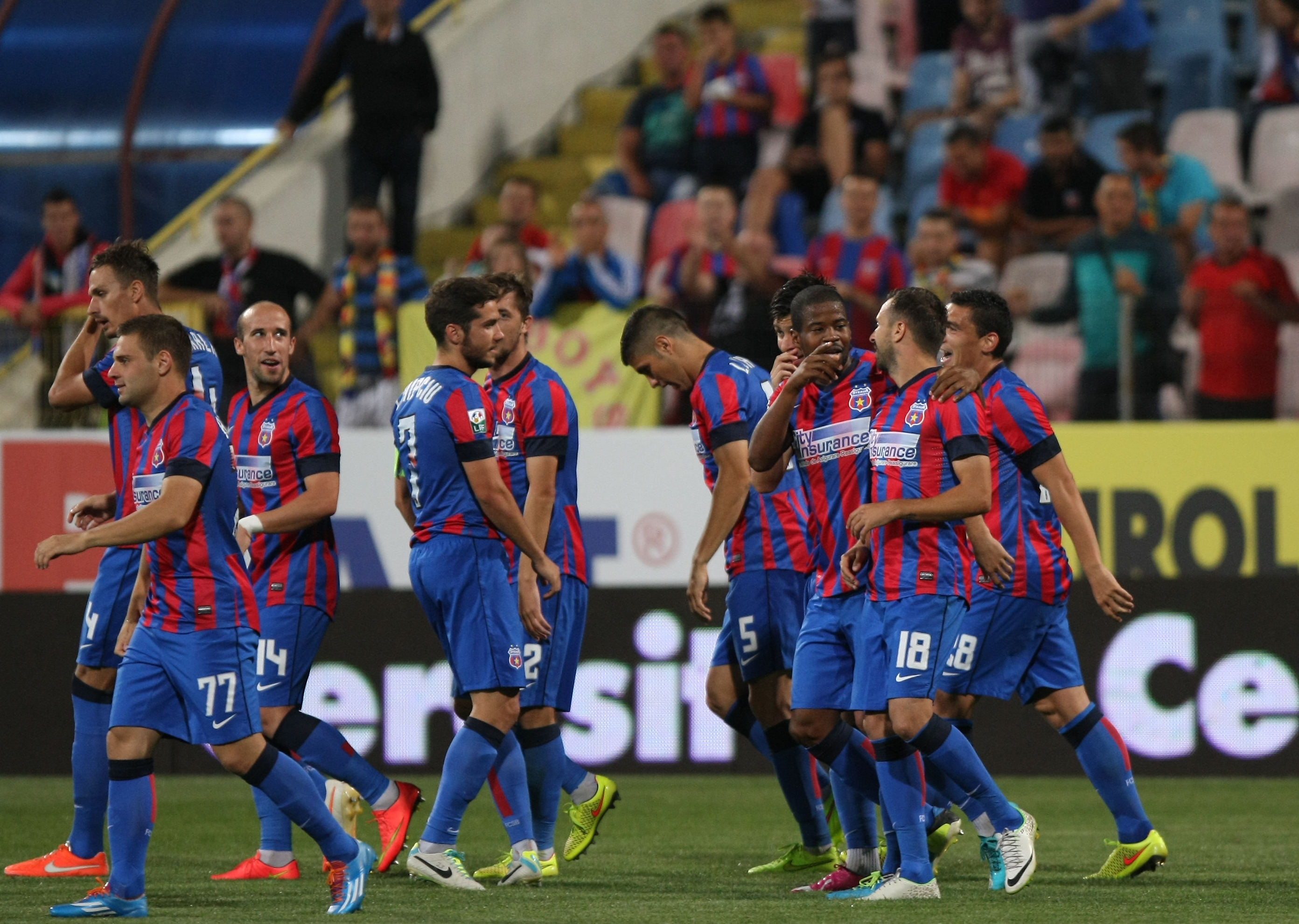 VIDEO & GALERIE FOTO/ Liga I: Steaua - Gaz Metan 3-1. ^ "Dublă" Keşeru. Sânmărtean a înscris  direct din corner. Steaua a urcat pe primul loc