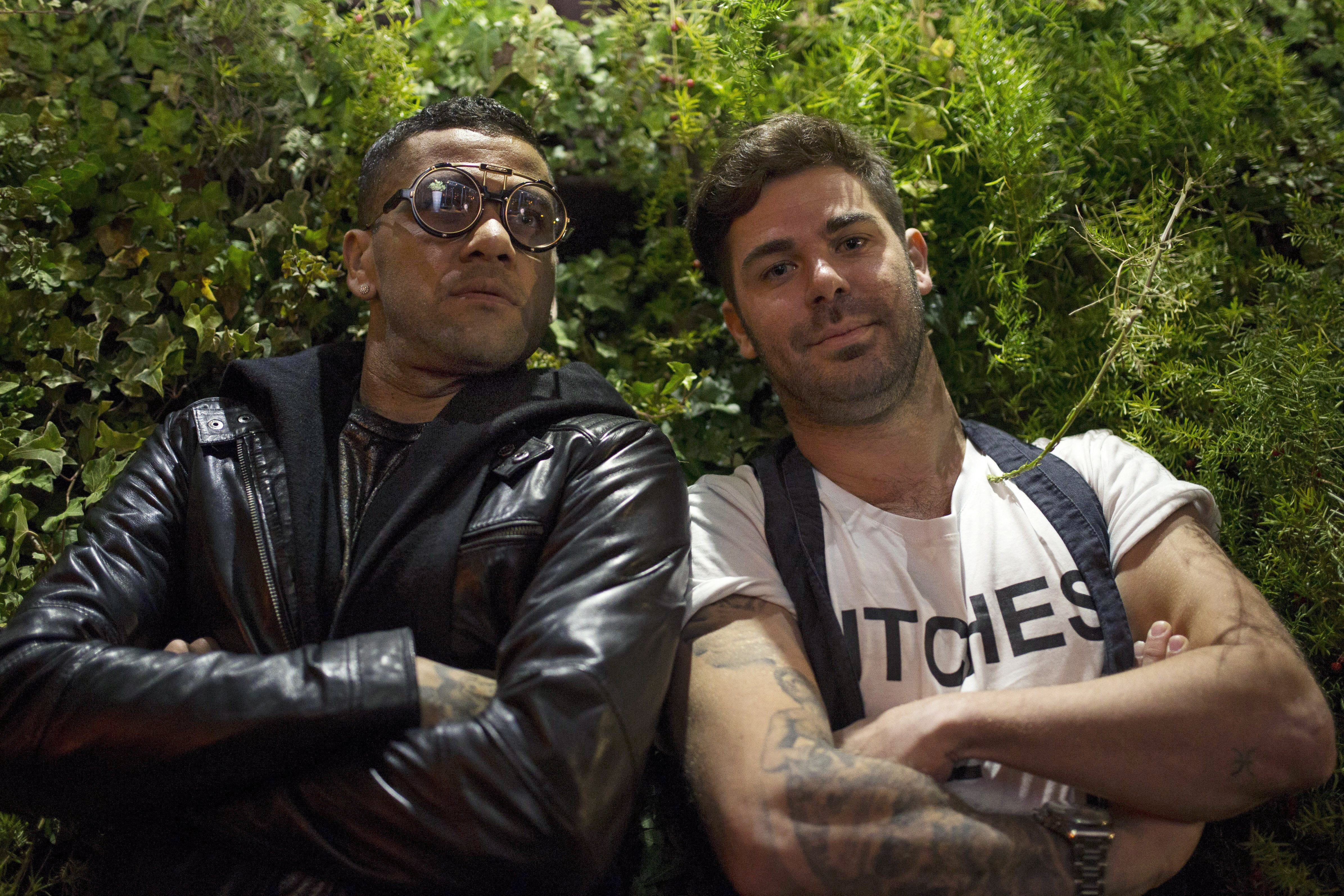 Dani Alves și-a prelungit contractul cu Barcelona până în 2017 / GALERIE FOTO