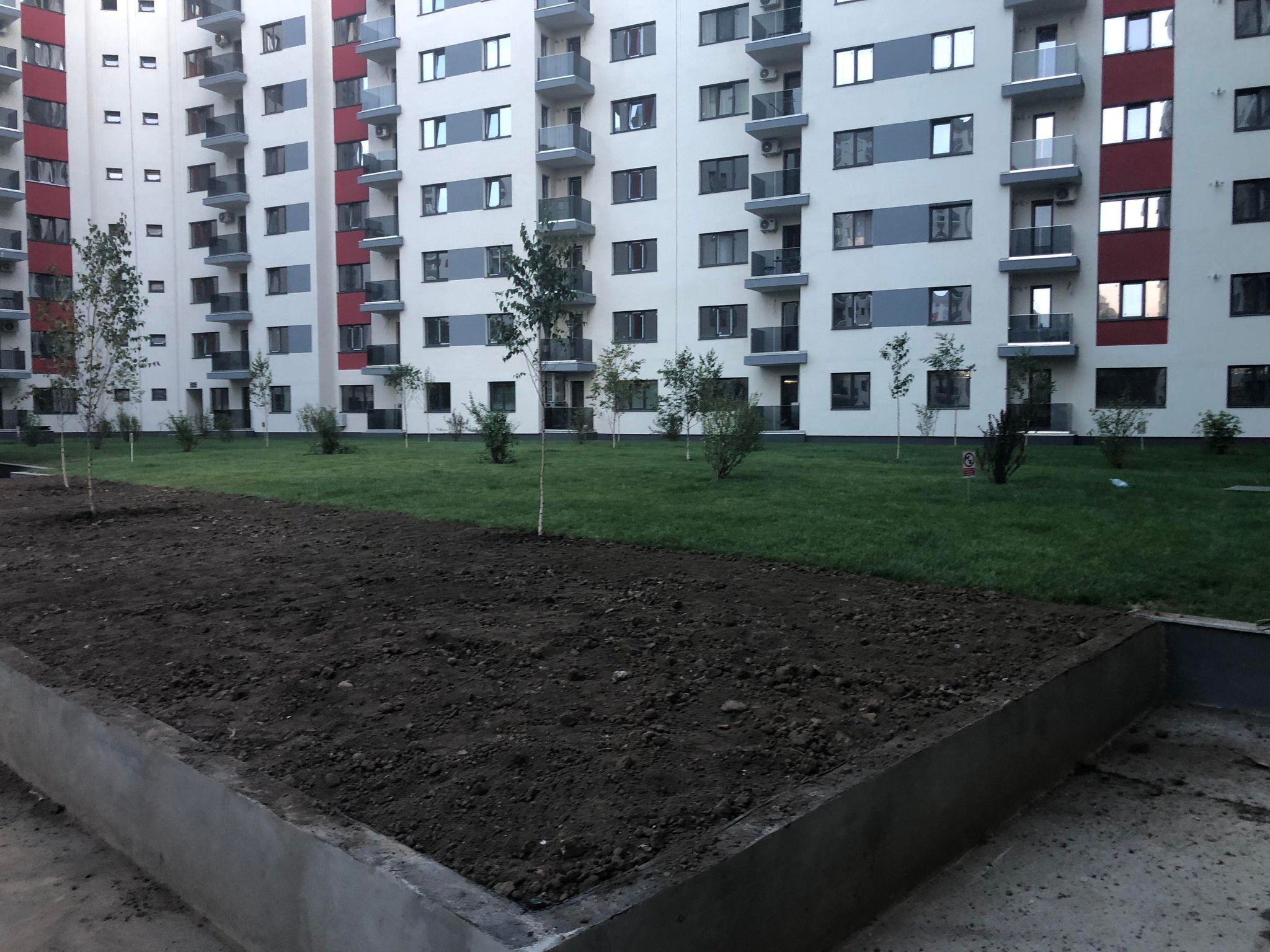INVESTIGAȚIE. Cum faci un milion de euro din parcări fictive. Cazul imobiliar care leagă tăcerea primăriei conduse de Ciprian Ciucu de un temut clan din Capitală