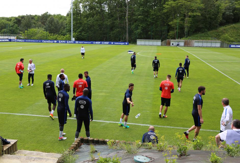 Francezii nu se tem de români. Didier Deschamps vrea să-l bage în sperieți pe Iordănescu și pune pe internet imagini video cu scheme de joc