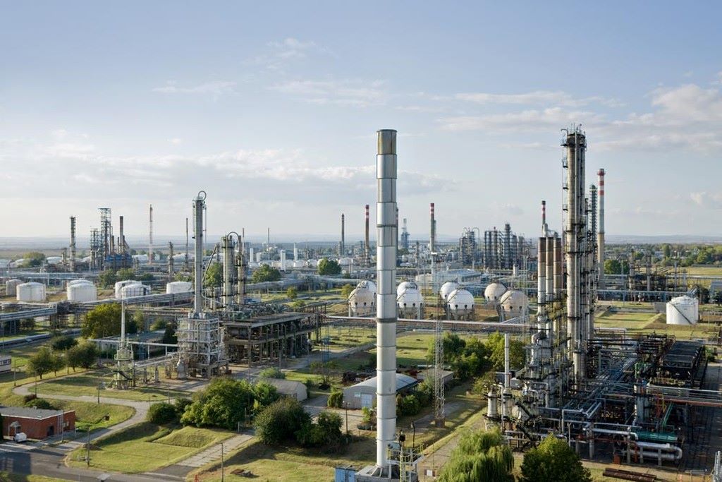 Ki fizeti a védett árat, és miért megy Hernádi Zsolt Oroszországba? – Nincs recept globális olajválságra