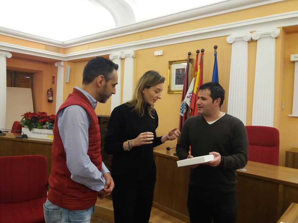 Ana-Maria Brânză susține o fostă colegă să-și îndeplinească visul în Spania. Ziua barmaniță, seara antrenoare de scrimă!