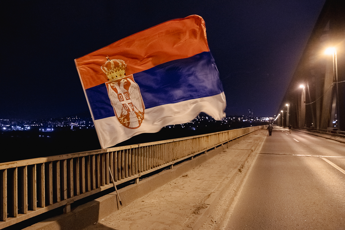 Blocadă pe un mare pod peste Dunăre din Belgrad. De aproape 4 luni, sârbii strigă „Corupția ucide!” | Video/Fotogalerie