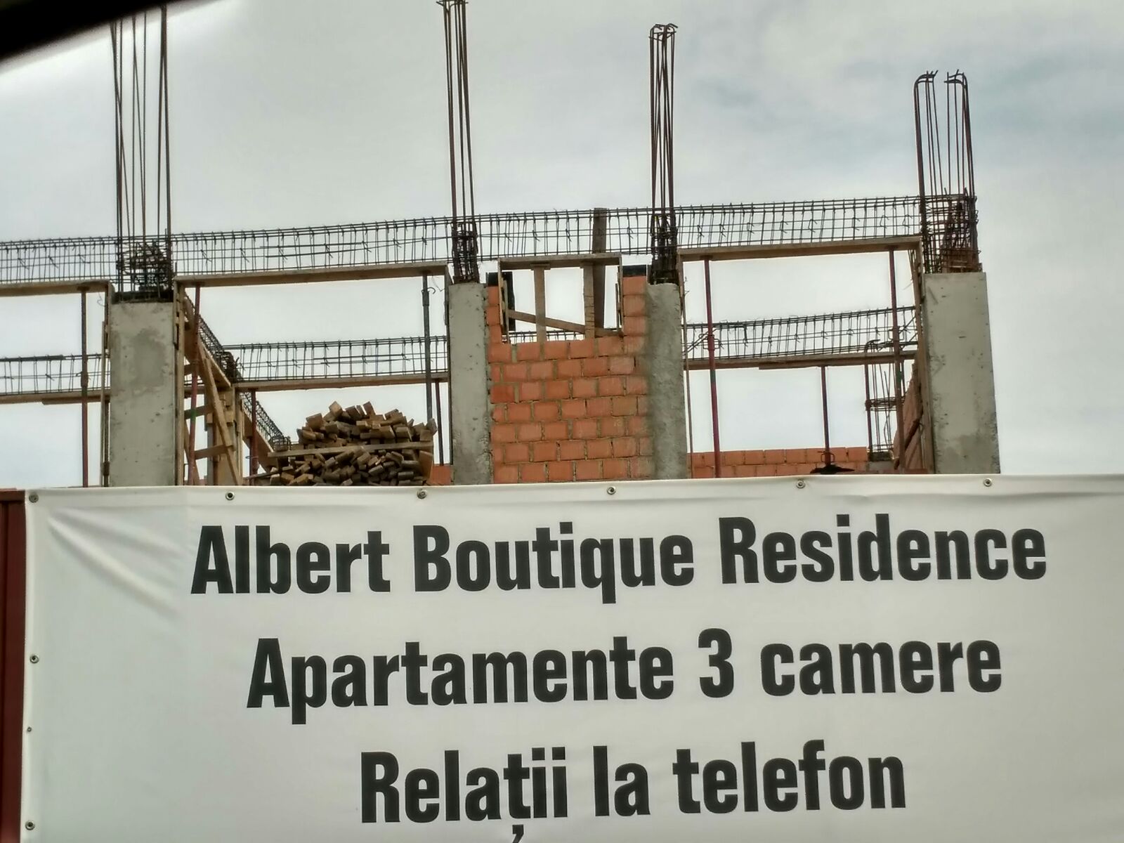 REPORTAJ: Ploiești, un oraș, două lumi total diferite: Viața în lux și viața printre gunoaie în urbea lui Caragiale/ VIDEO&FOTO