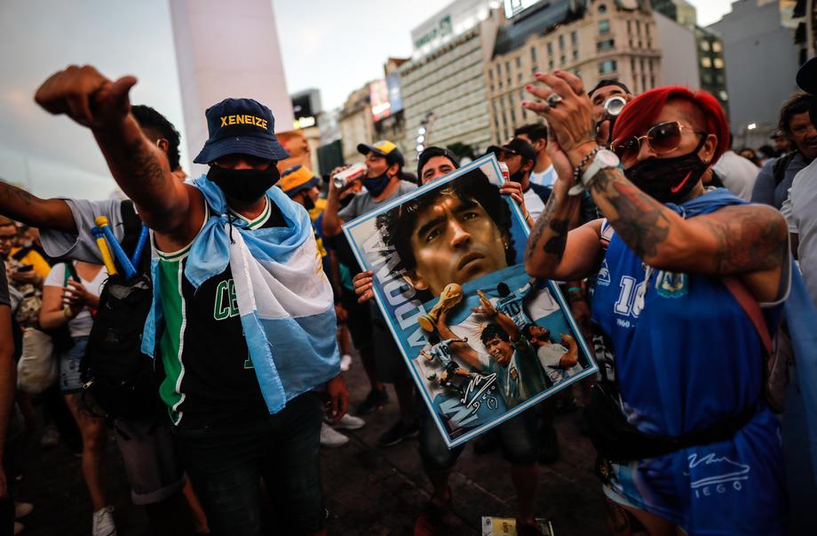 „Dreptate pentru Maradona”. Sute de oameni au ieșit pe străzi la Buenos Aires, cerând pedepsirea celor vinovați de moartea marelui fotbalist argentinian