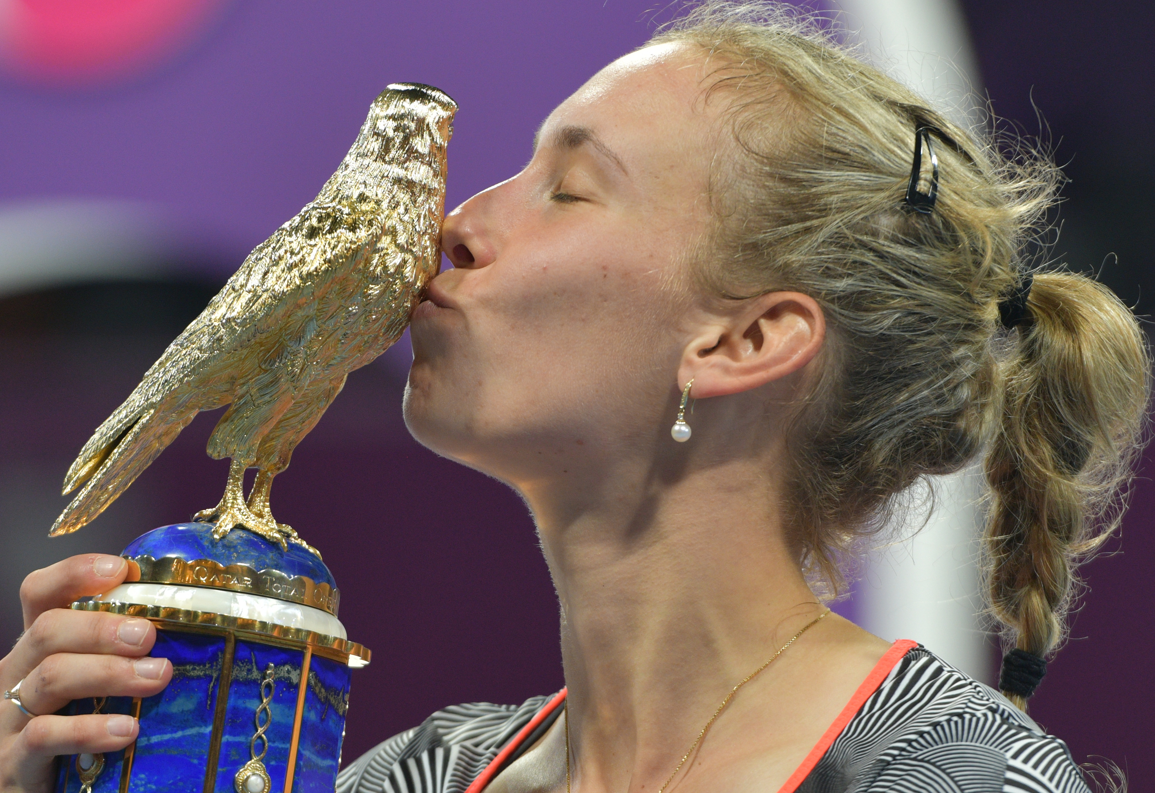 VIDEO | Simona Halep a pierdut finala de la Doha 2019! Belgianca a revenit incredibil, deși a acuzat probleme medicale în setul 2