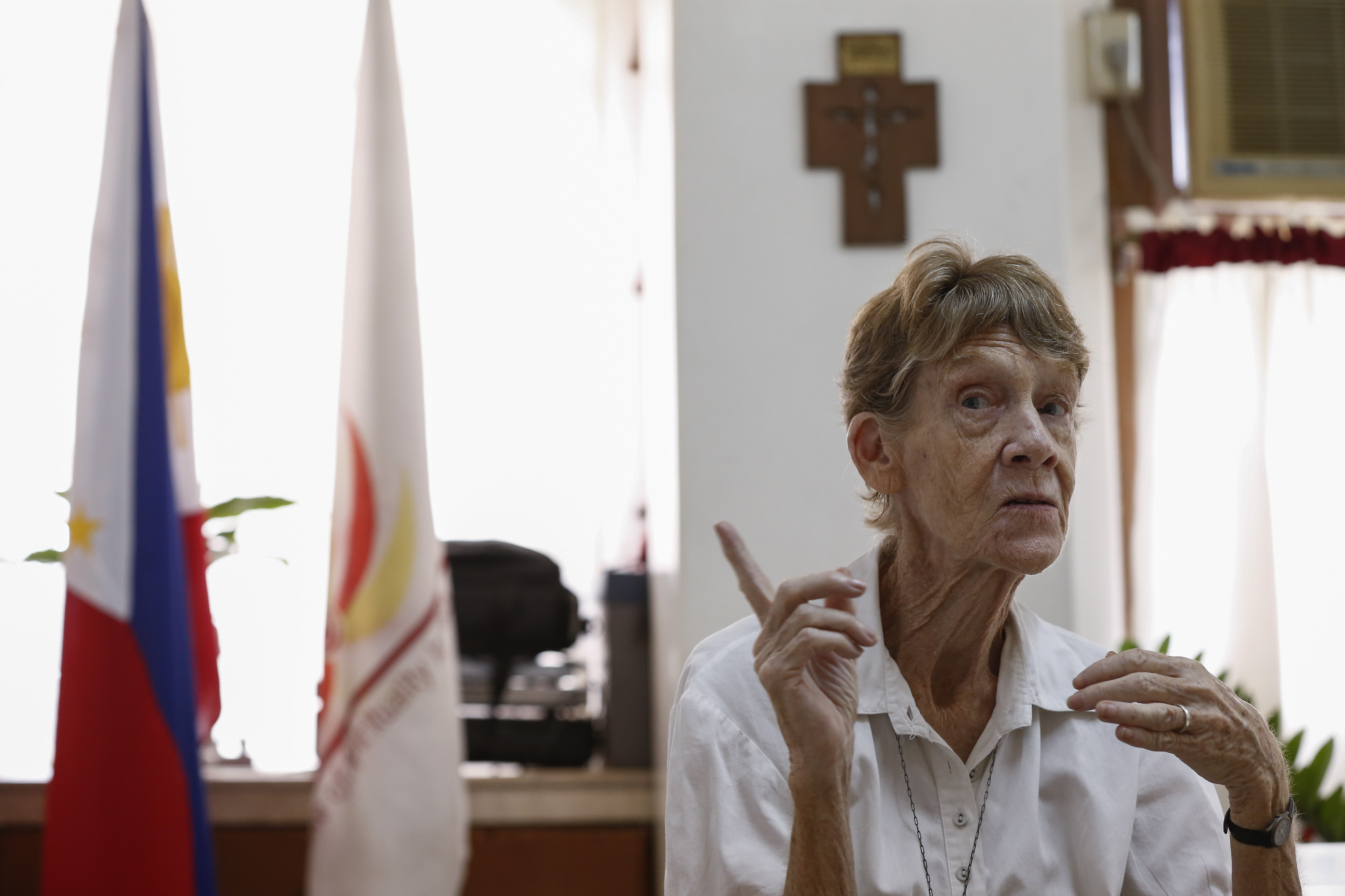 FOTO | Ce a pățit o călugăriță după ce l-a înfuriat pe președintele filipinez Rodrigo Duterte