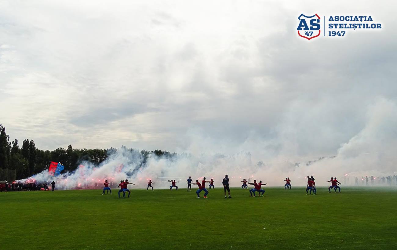 CSA Steaua are primul antrenament cu public în Ghencea, de la ora 9.30. Fanii din Peluza Sud fac spectacol | VIDEO&GALERIE FOTO