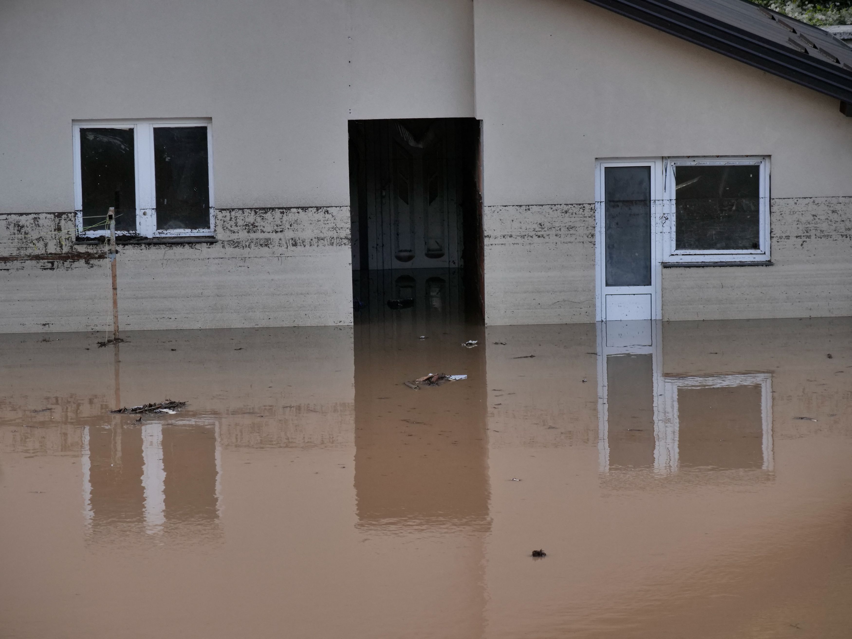Ciclonul Cassandra a adus inundații devastatoare și a făcut 16 morți, în Bosnia