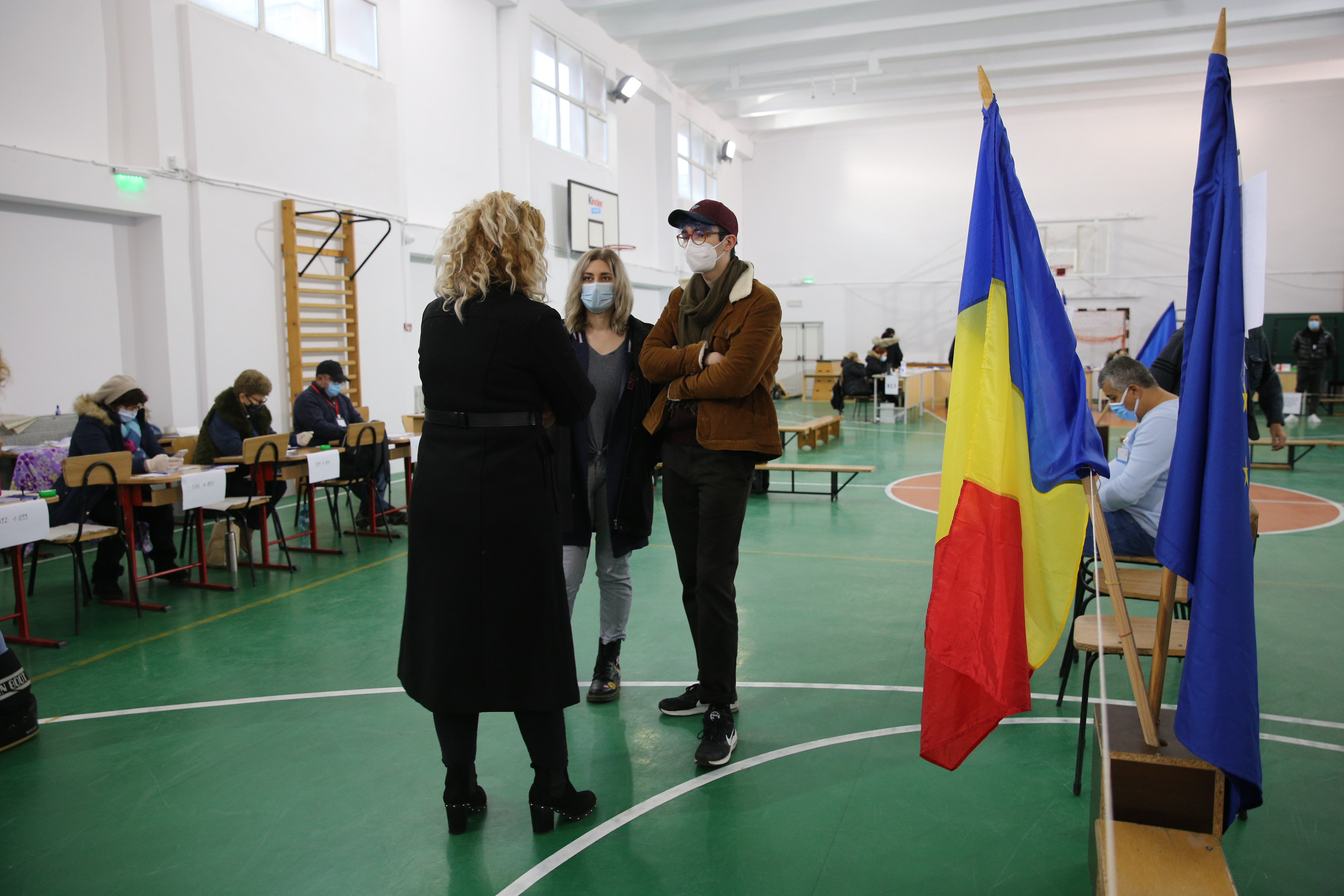 REPORTAJ: Lecția de implicare dată de doi observatori la vot la doar 18 și 19 ani. „Ceilalți trebuie să vadă exemple”