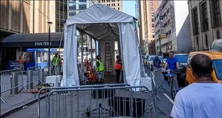 Imagine rară cu Taylor Swift în rochie de mireasă. Artista și Travis Kelce s-au căsătorit în prezența a peste 1000 de oameni. Reguli stricte la nunta anului