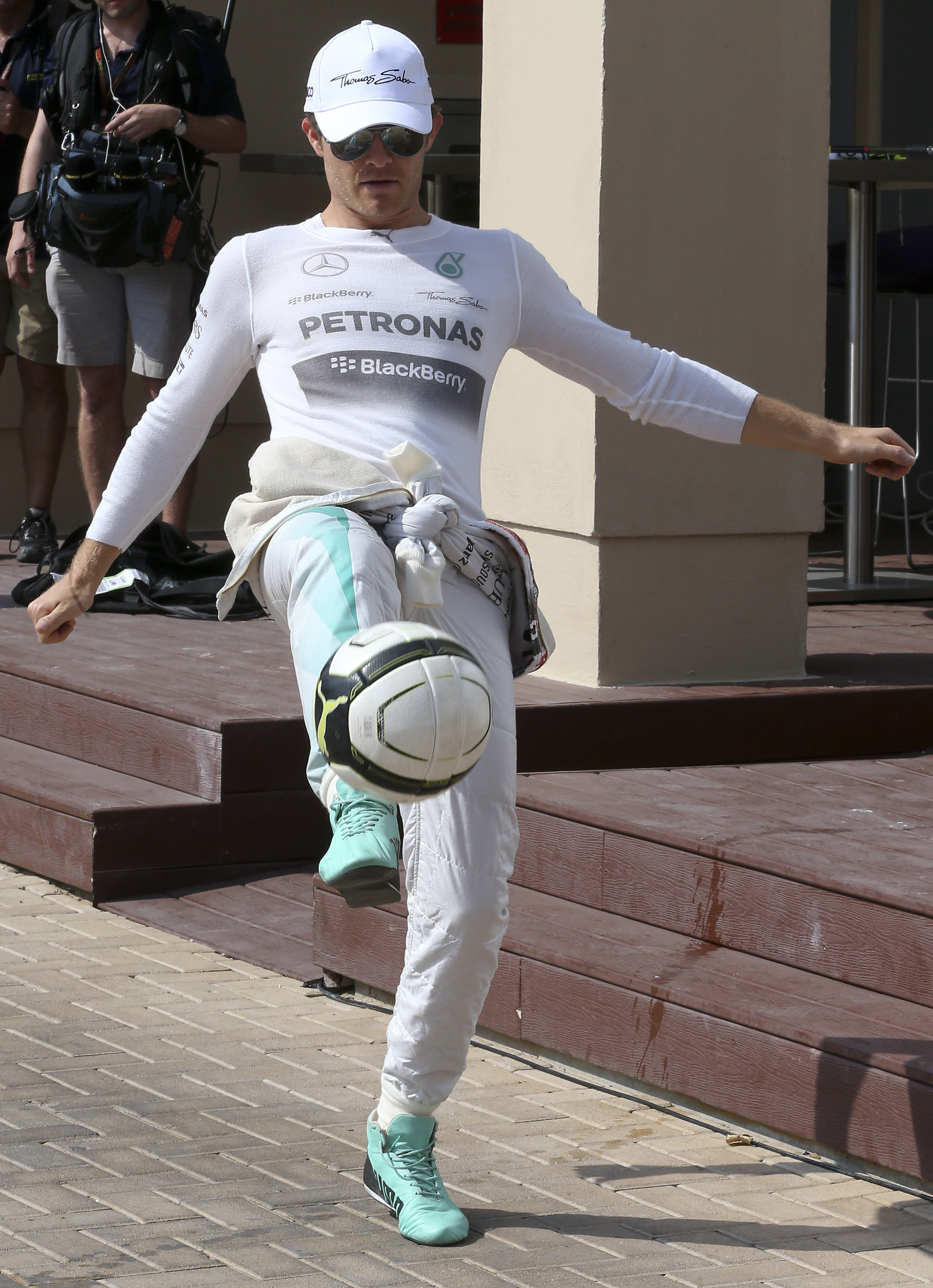 GALERIE FOTO / Nico Rosberg a lăsat Formula 1 şi s-a apucat de fotbal! 