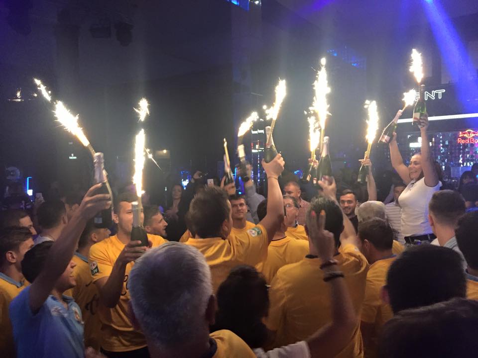 PETRECERE. Steliștii și-au făcut de cap într-un club de fițe! / GALERIE FOTO