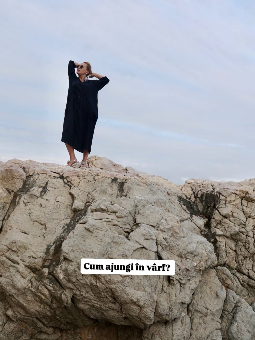 Andreea Esca, imagini virale de la mare. Ce spune vedeta despre înălțimea ei