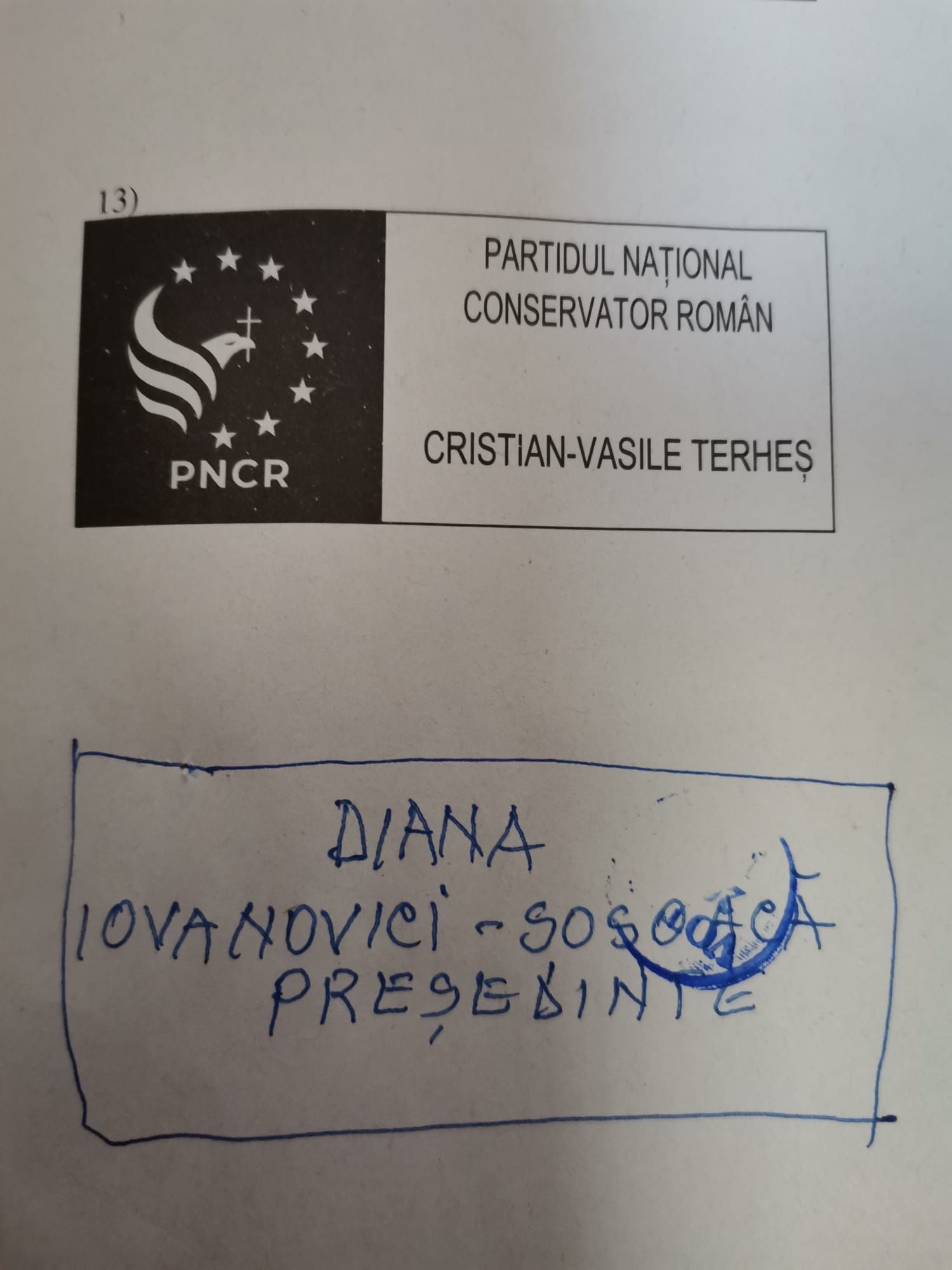 Diana Șoșoacă s-a filmat în cabina de votare, la alegerile prezidențiale, când a desenat o nouă casetă cu numele său și apoi s-a votat singură
