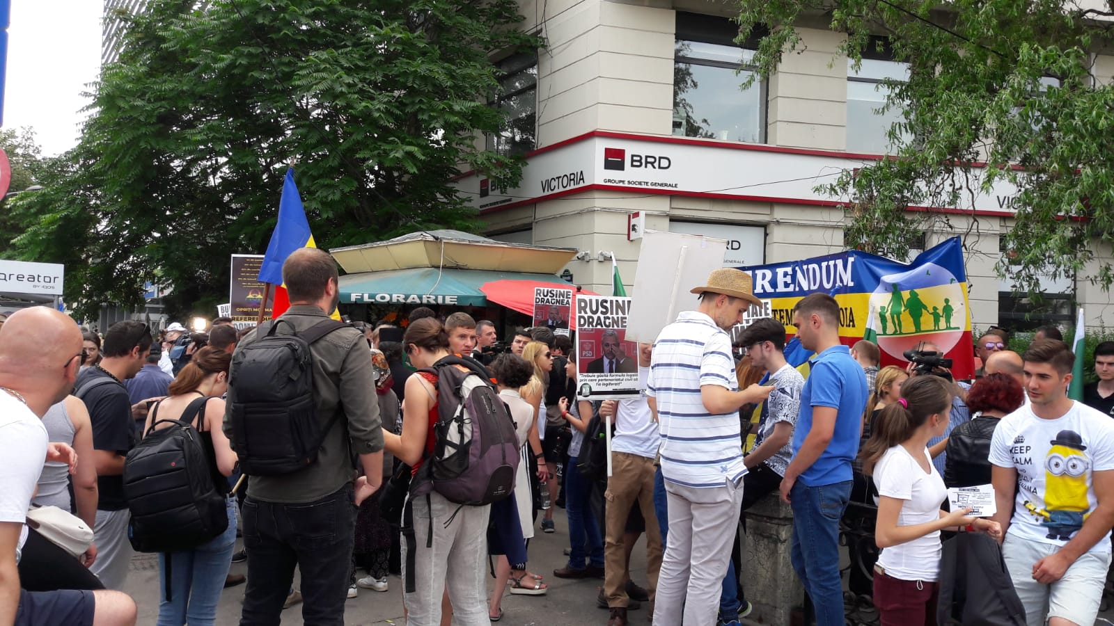 GALERIE FOTO/ Marșul Normalității în București. Noua Dreaptă a ieșit în stradă „pentru familia naturală”