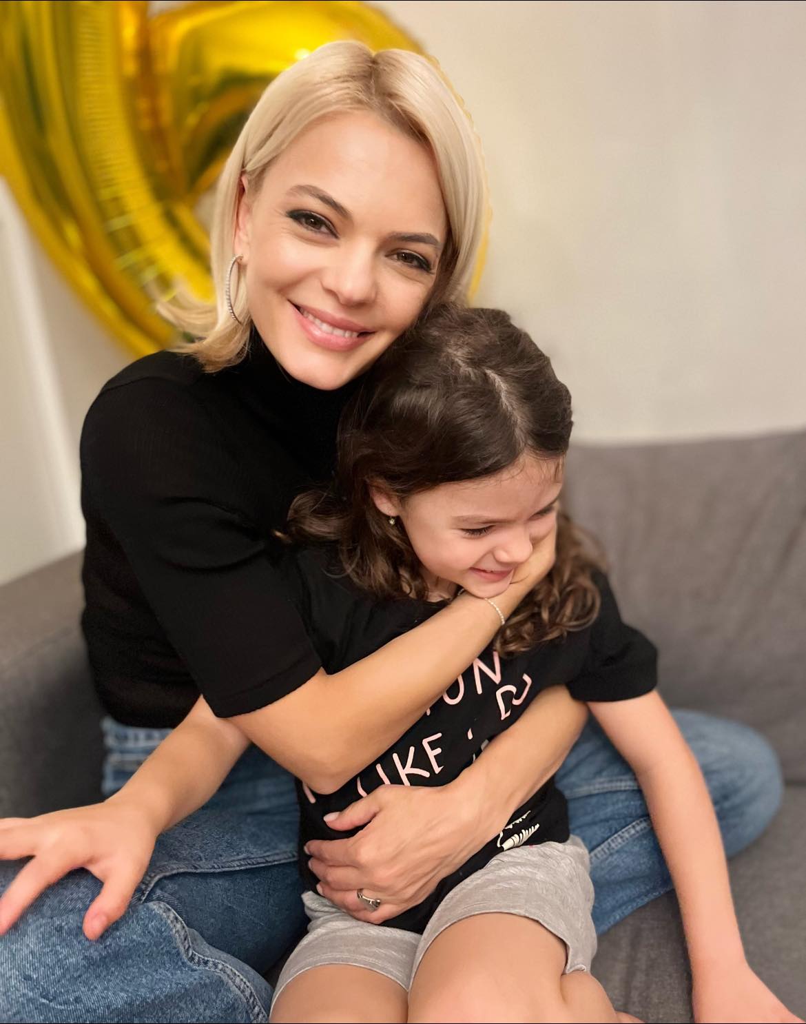 Lavinia Petrea s-a emoționat la TV când a vorbit despre soțul ei, procurorul Romulus Varga: „Sper să rămână așa lucrurile”. Declarația ei de iubire